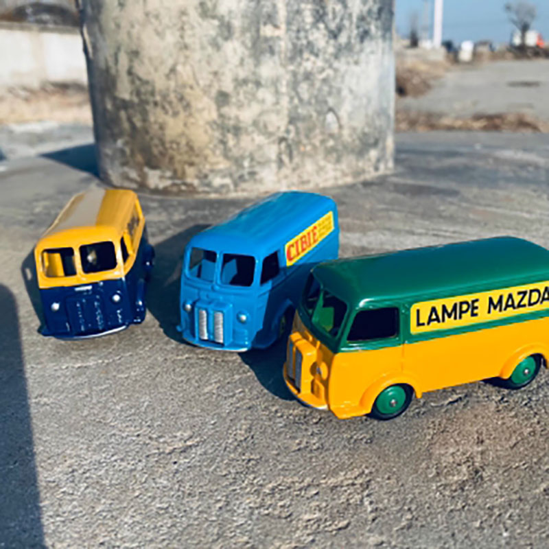 1:64 skala mainan Dinky Alloy  - Party Games Bus ulasan dan harga